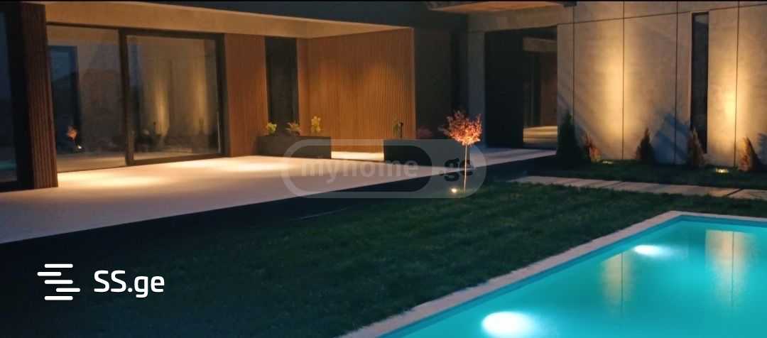 8 Room Private House For Sale view 6
