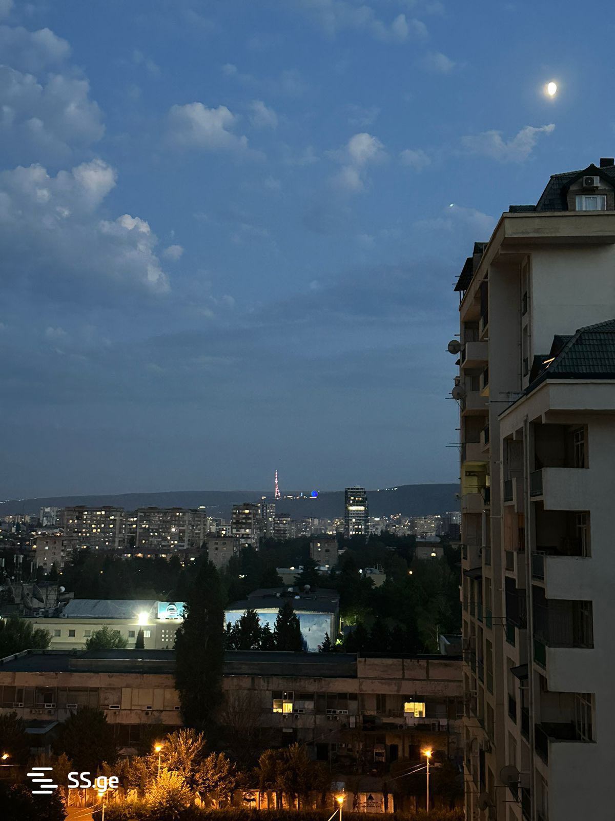 2 Room Flat Daily Rent. Digomi view 9