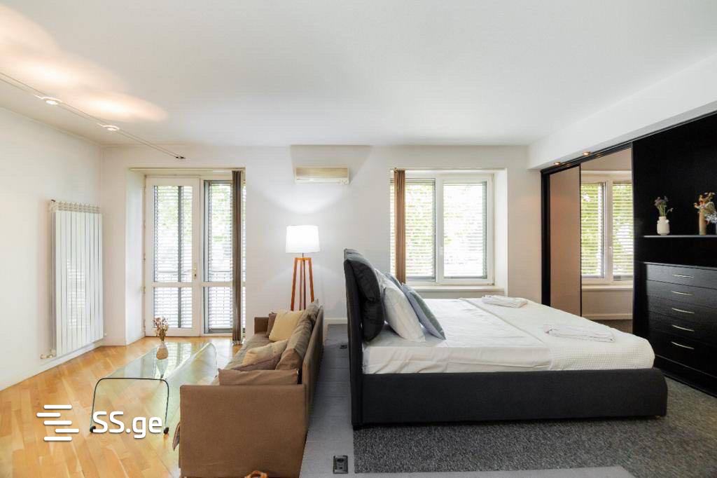 3 room Flat For Rent. Chugureti - Aanzicht 5