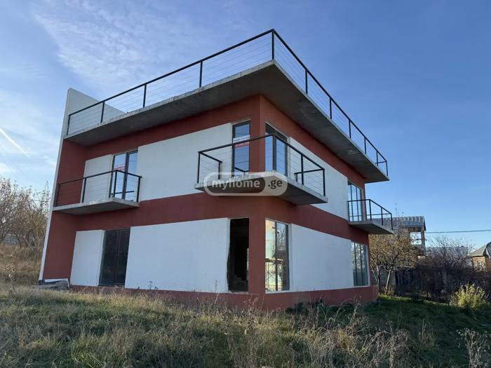 4 room Private House For Sale. Tabakhmela