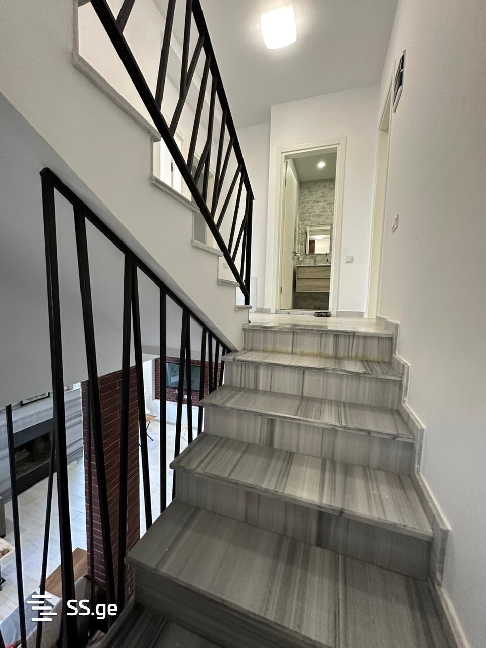 4 Room Private House For Sale view 6