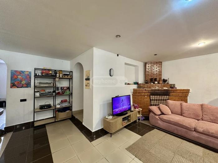 9 room Private House For Sale. Narekvavi