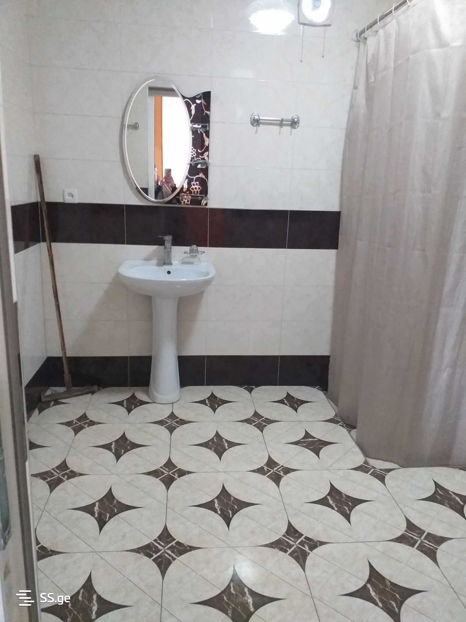 8 Room Private House For Sale view 10