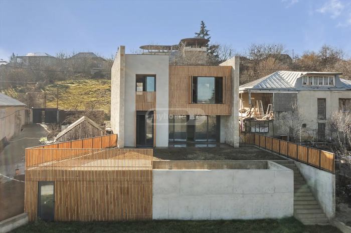 4 room Private House For Sale. Shindisi