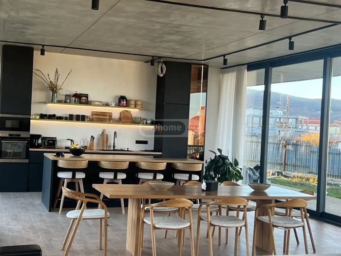 5 room Private House For Sale. Shindisi