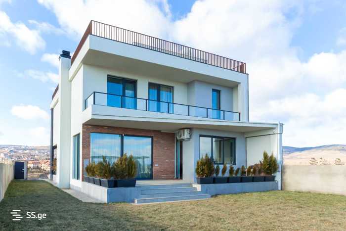 8 room Private House For Sale. Shindisi