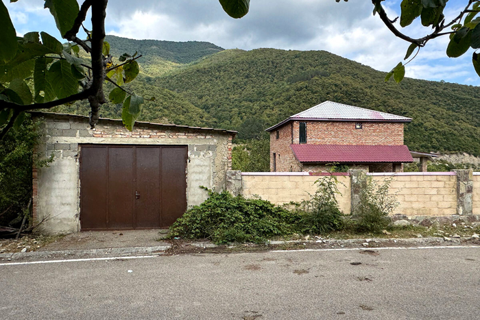 4 room Private House For Sale. Ananuri