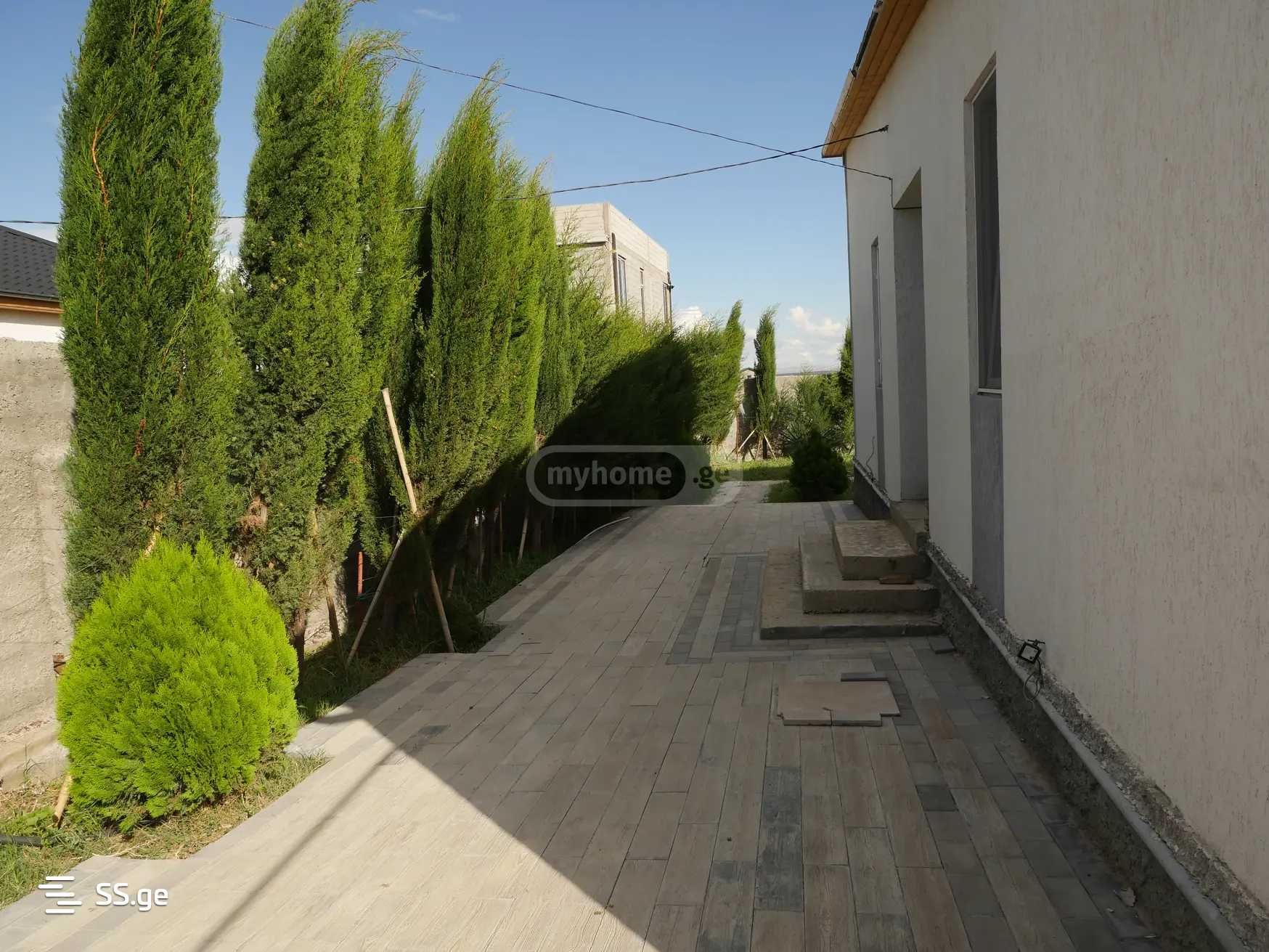 5 Room Private House For Sale view 3