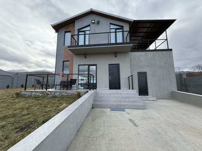 6 room Private House For Sale. Navdaraantkari