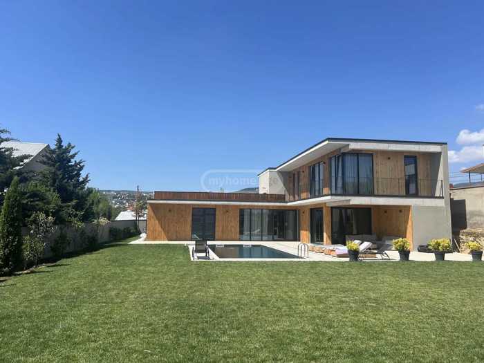 8 room Private House For Sale. Shindisi