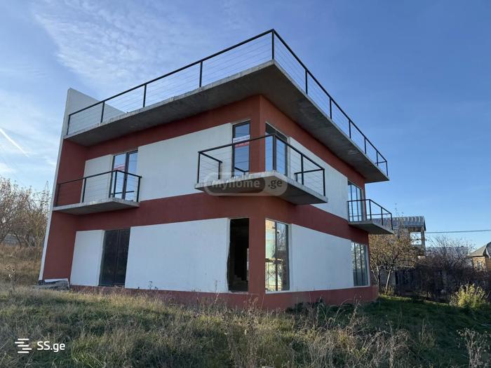 4 room Private House For Sale. Tabakhmela