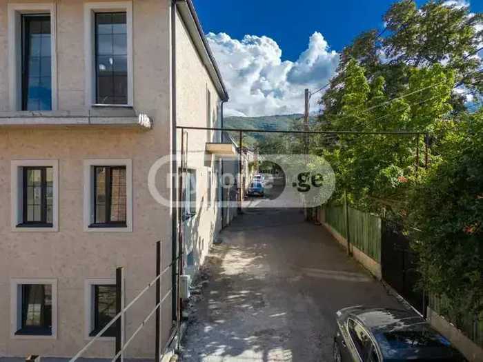 8 room Private House For Sale. Tskneti