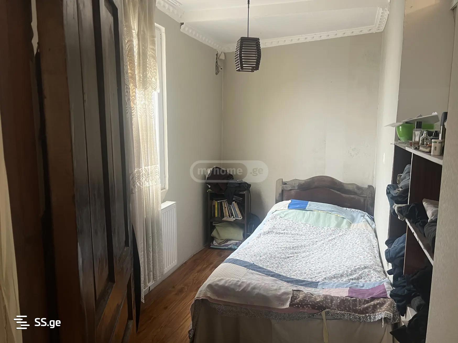 7 Room Private House For Sale view 3