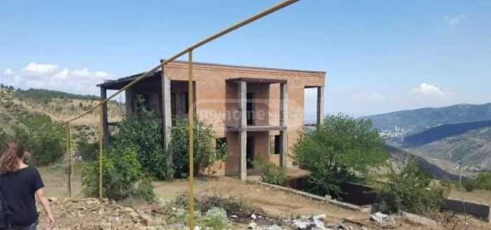 8 room Private House For Sale. Napetvrebi