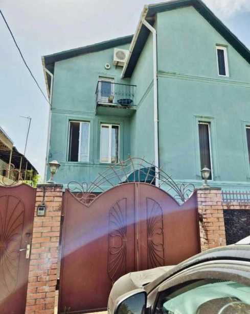 8 room Private House For Sale. Poti