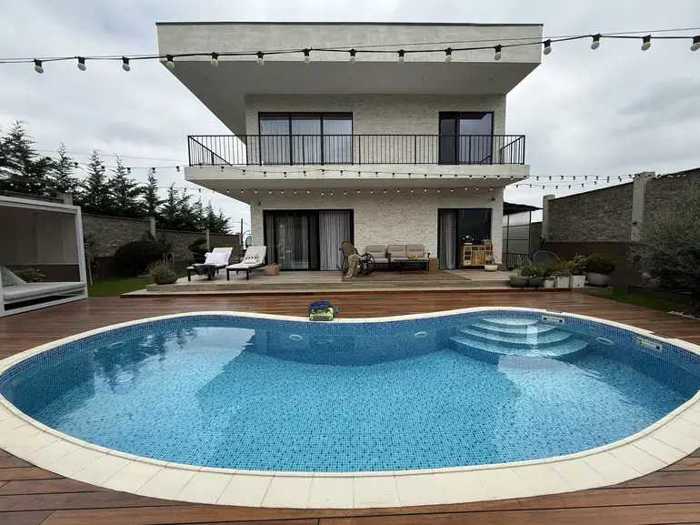 8 room Private House For Sale. Tsavkisi