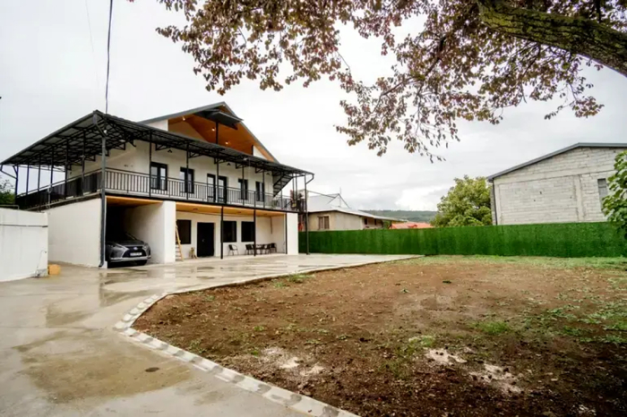 10 room Private House For Sale. Tsavkisi