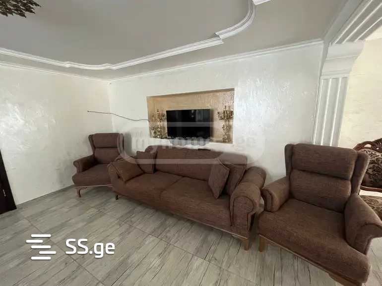 8 Room Private House For Sale view 1