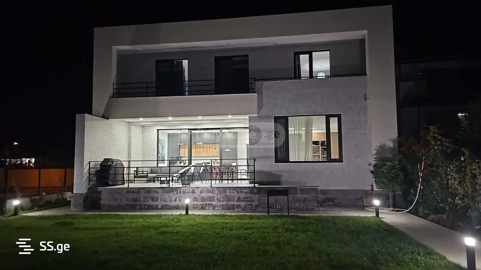 8 Room Private House For Sale view 12