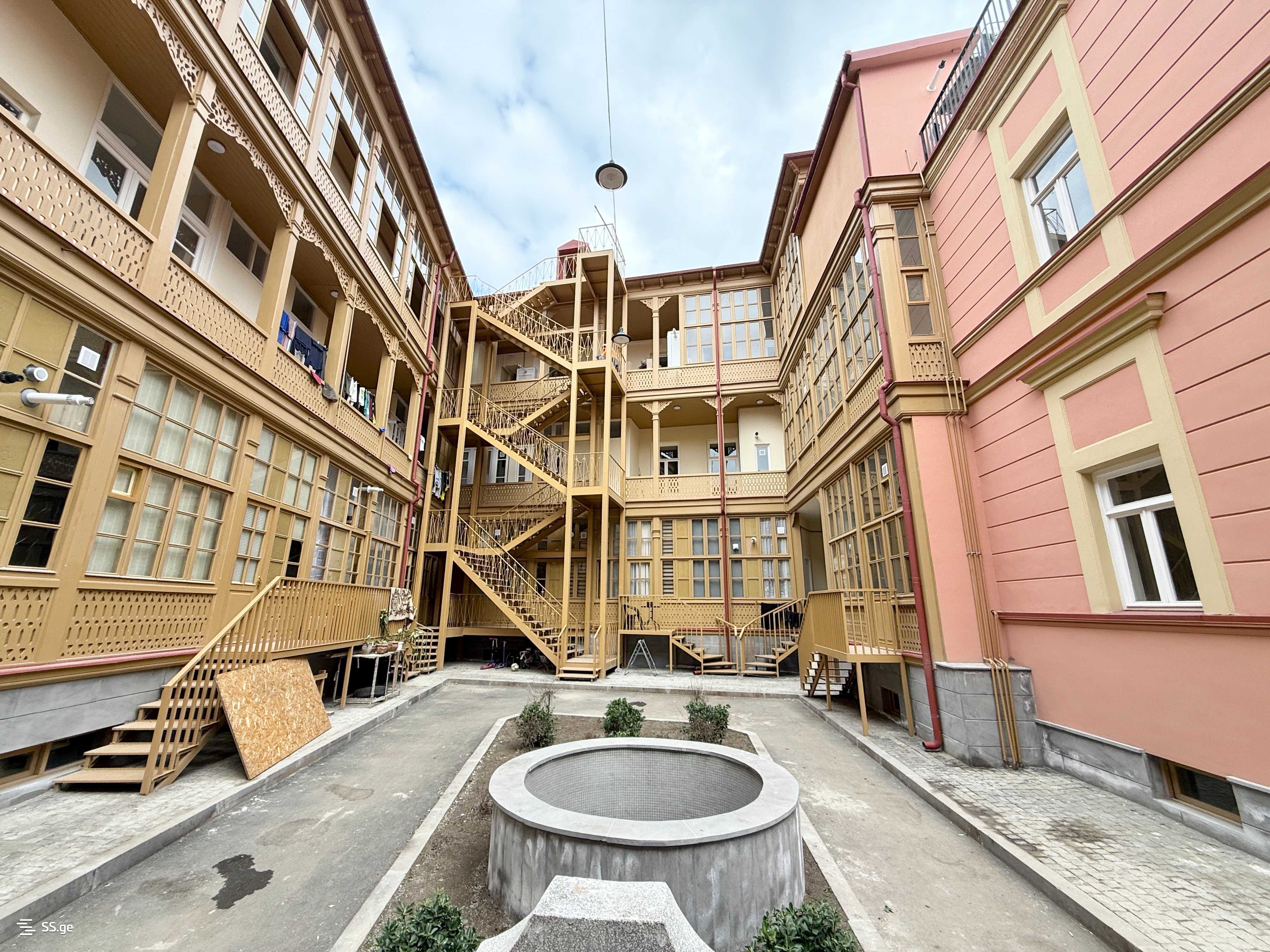 5 room Flat For Sale. Chugureti, Tbilisi