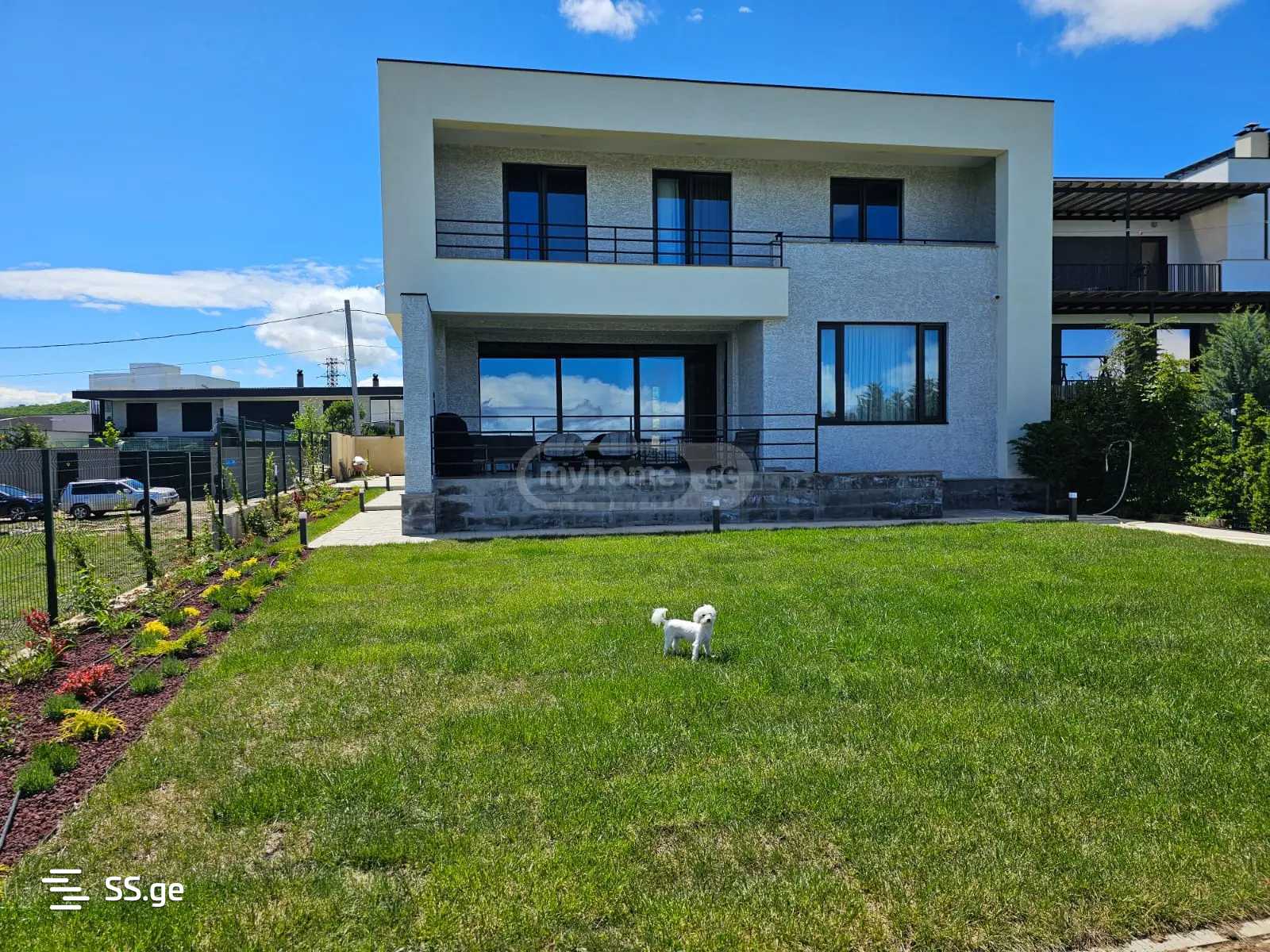 8 Room Private House For Sale view 4