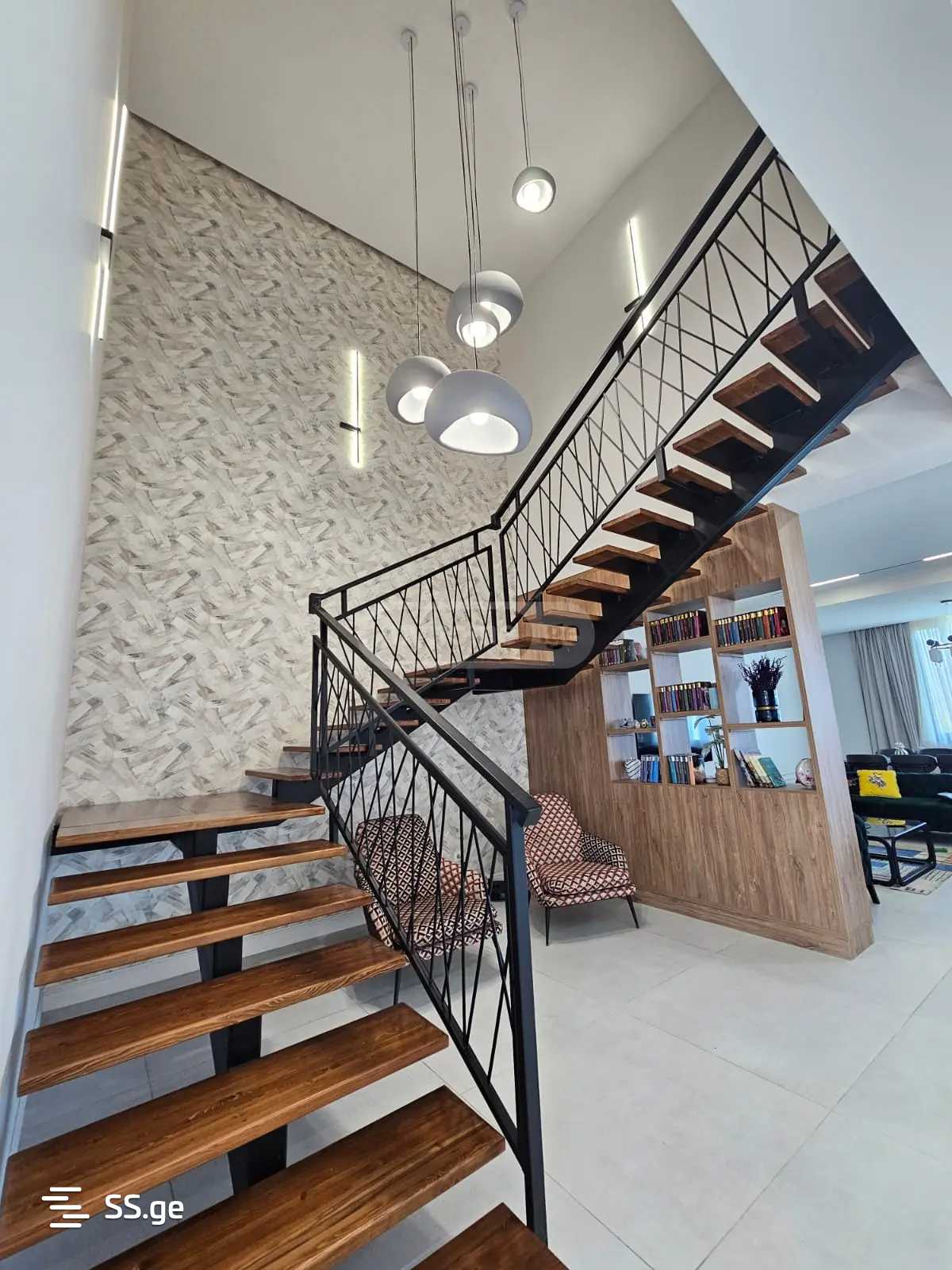 8 Room Private House For Sale view 7