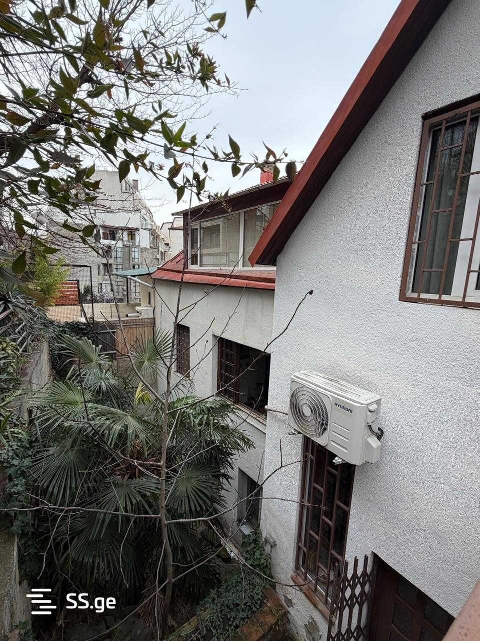 6 Room Private House For Sale view 3