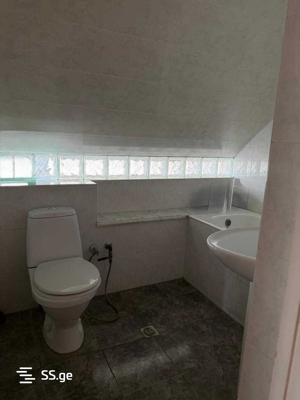 6 Room Private House For Sale view 8