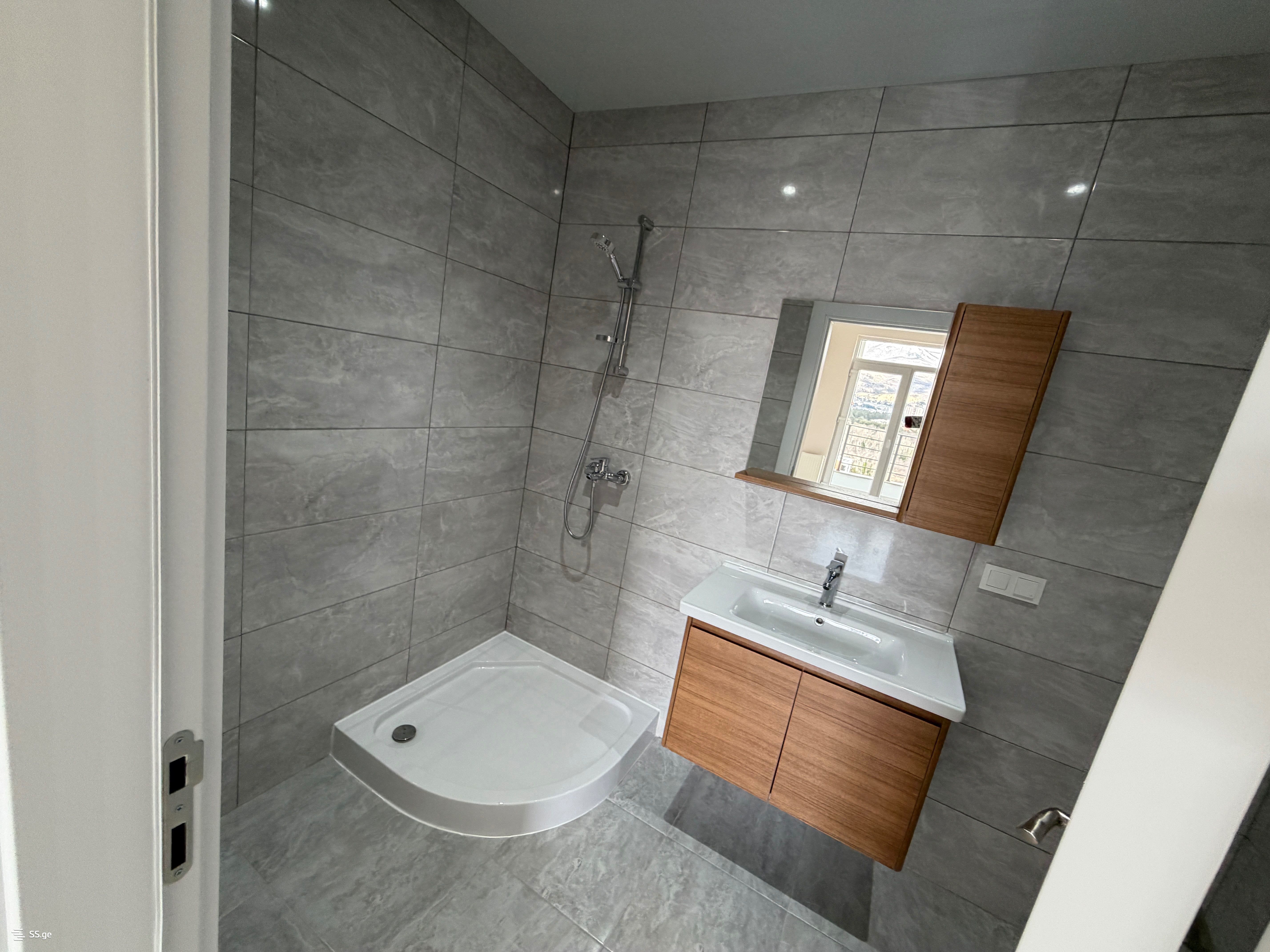 5 room Flat For Sale. Digomi - Więcej