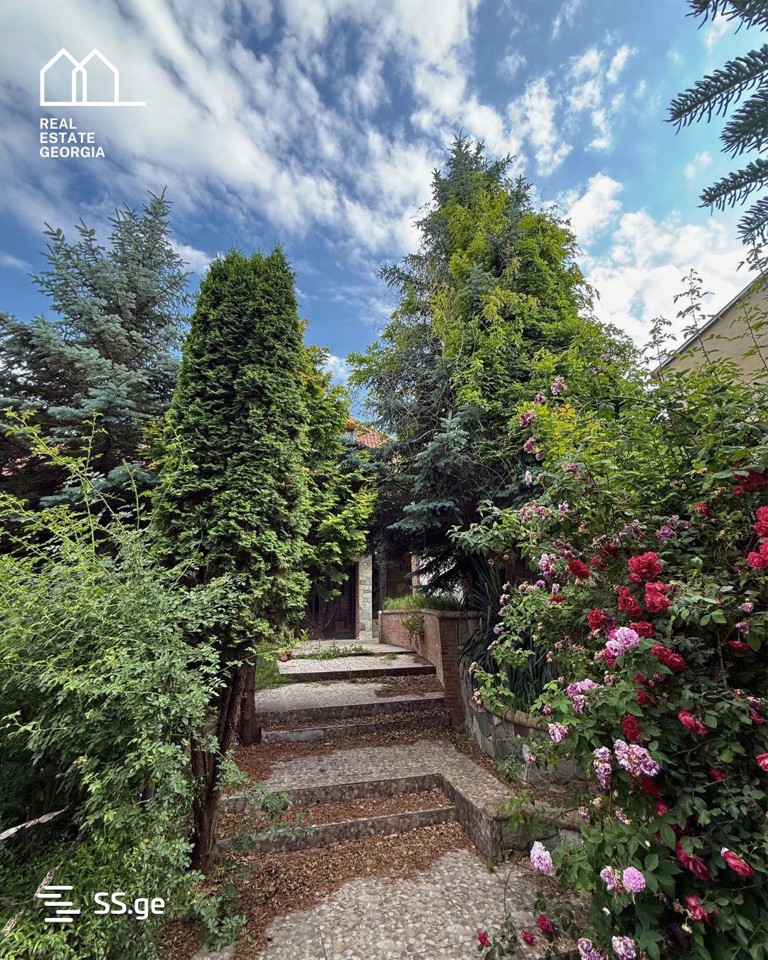 5 Room Private House For Sale view 4