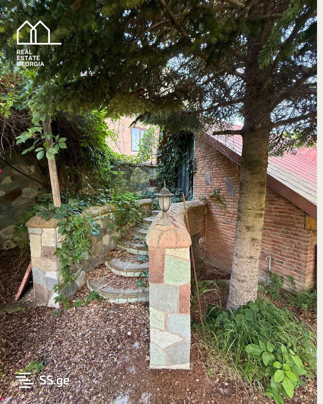 5 Room Private House For Sale view 2