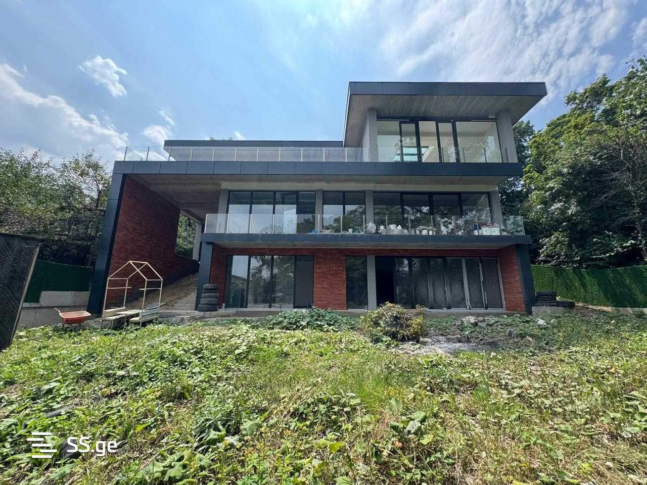 10 Room Private House For Sale view 1