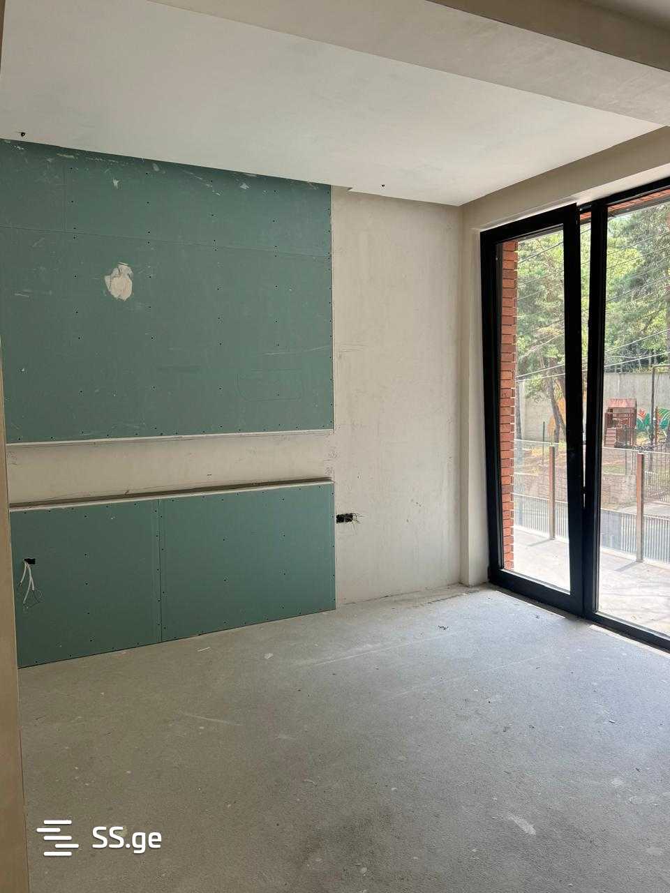 10 Room Private House For Sale view 4