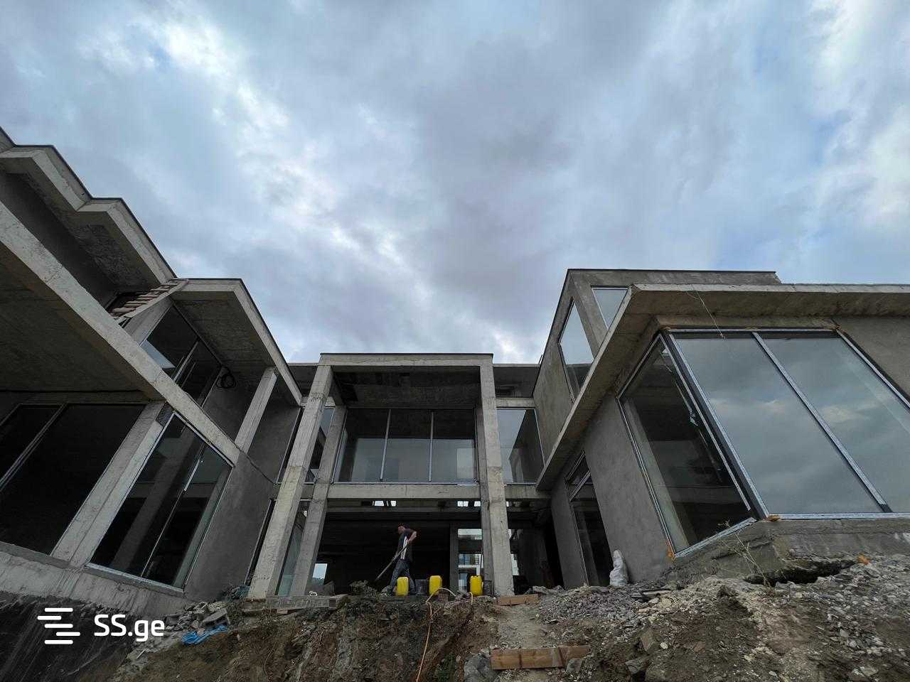 10 Room Private House For Sale view 3