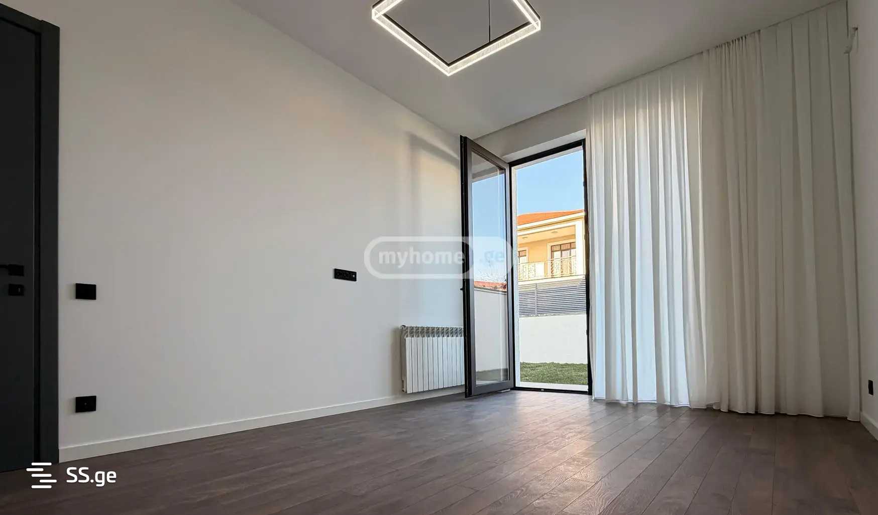 7 Room Private House For Sale view 12