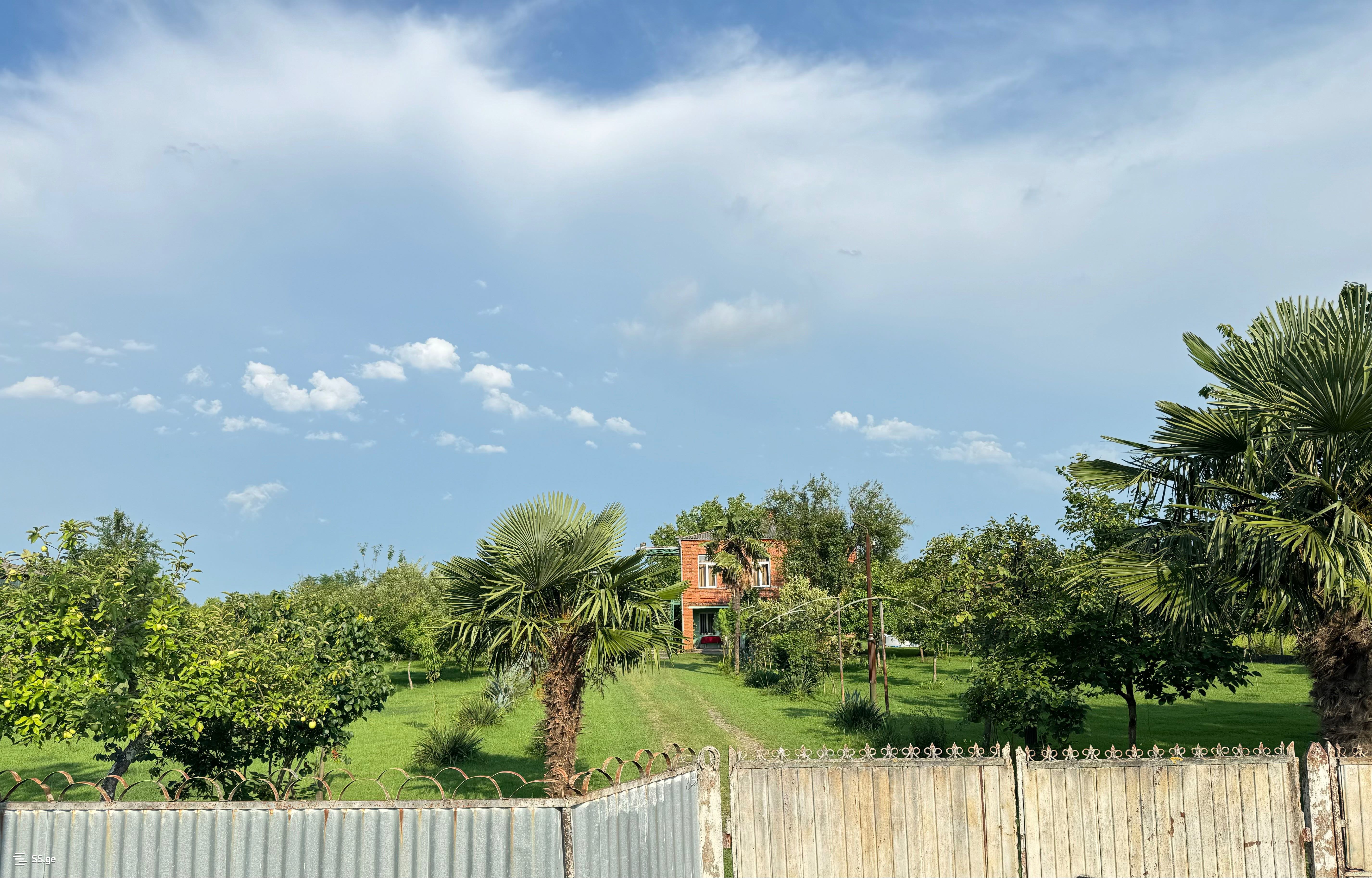 8 Room Private House For Sale view 2