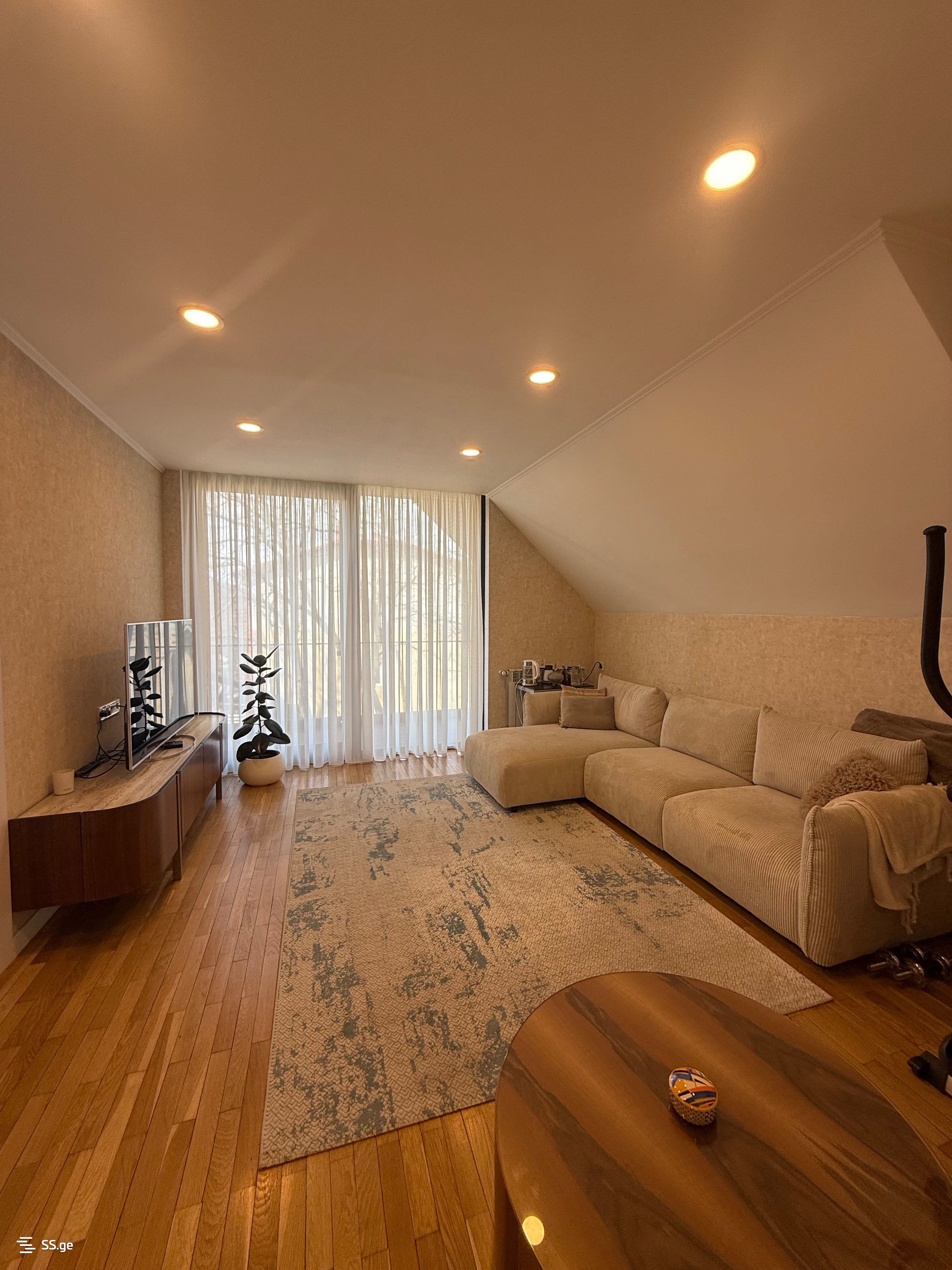 9 Room Private House For Sale view 2