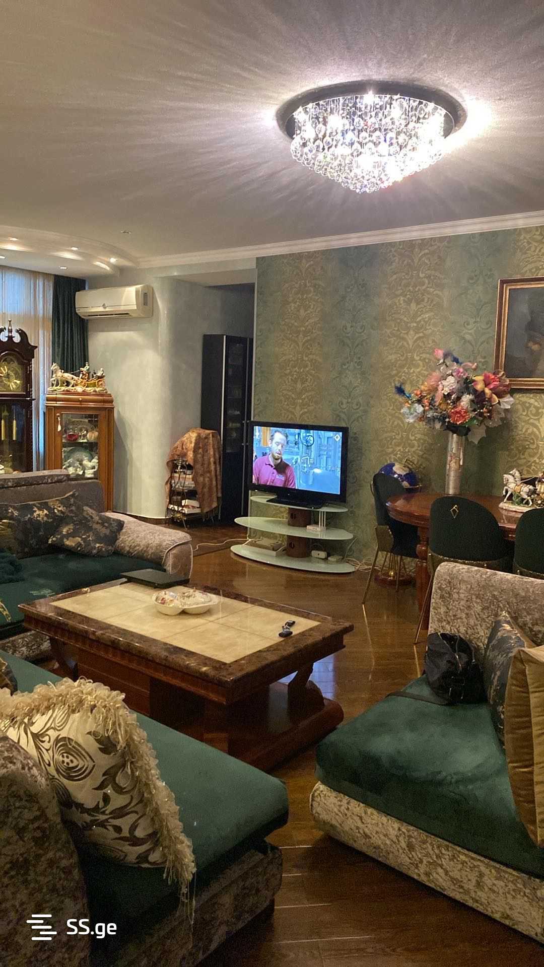 Продажа 4-комната Квартира view 1