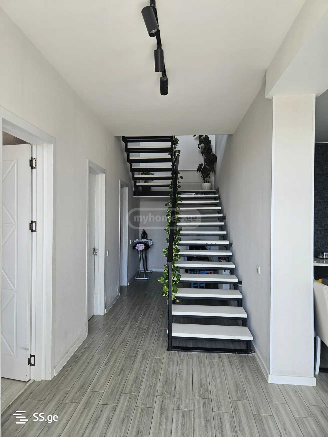 5 Room Private House For Sale view 13