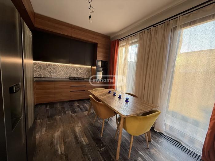 8 room Private House For Sale. Saguramo