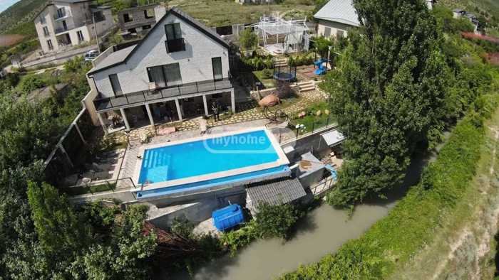 8 room Private House For Sale. Natakhtari