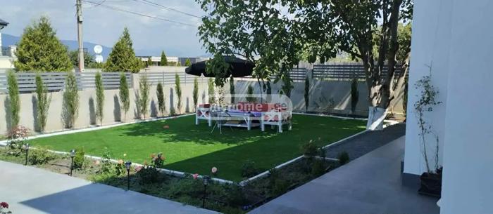 8 room Private House For Sale. Saguramo