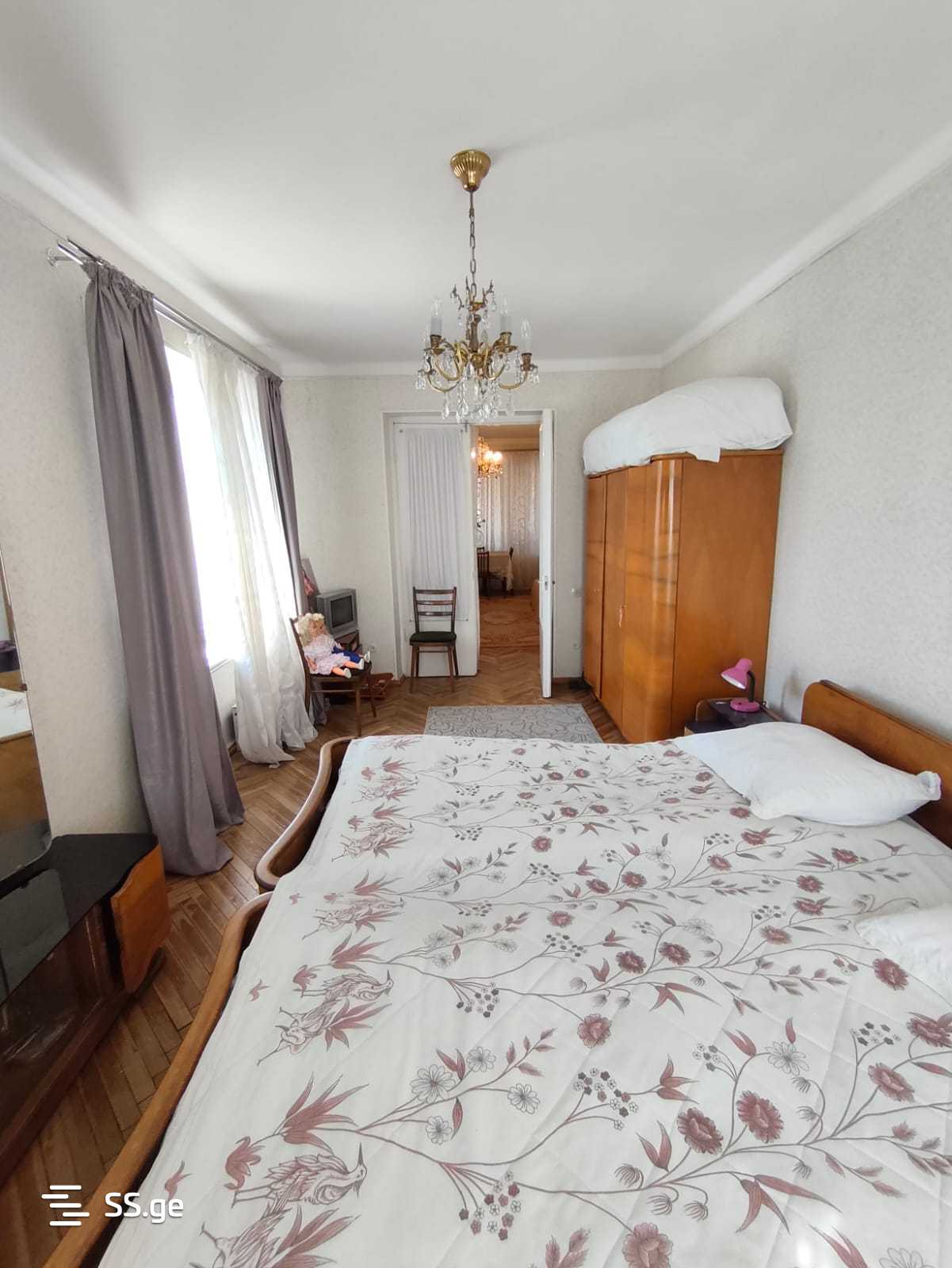 4 Room Flat For Sale