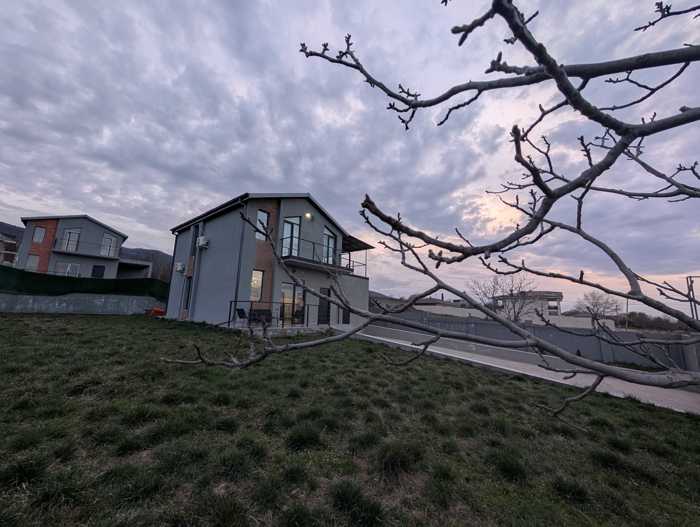 5 room Private House For Sale. Navdaraantkari