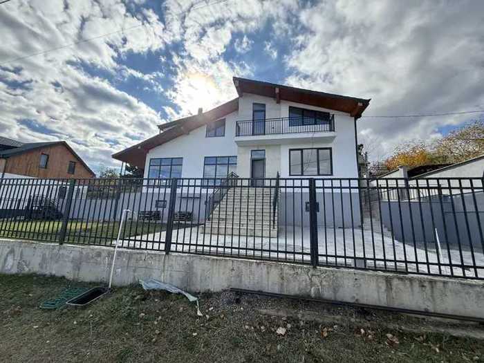 8 room Private House For Sale. Kojori
