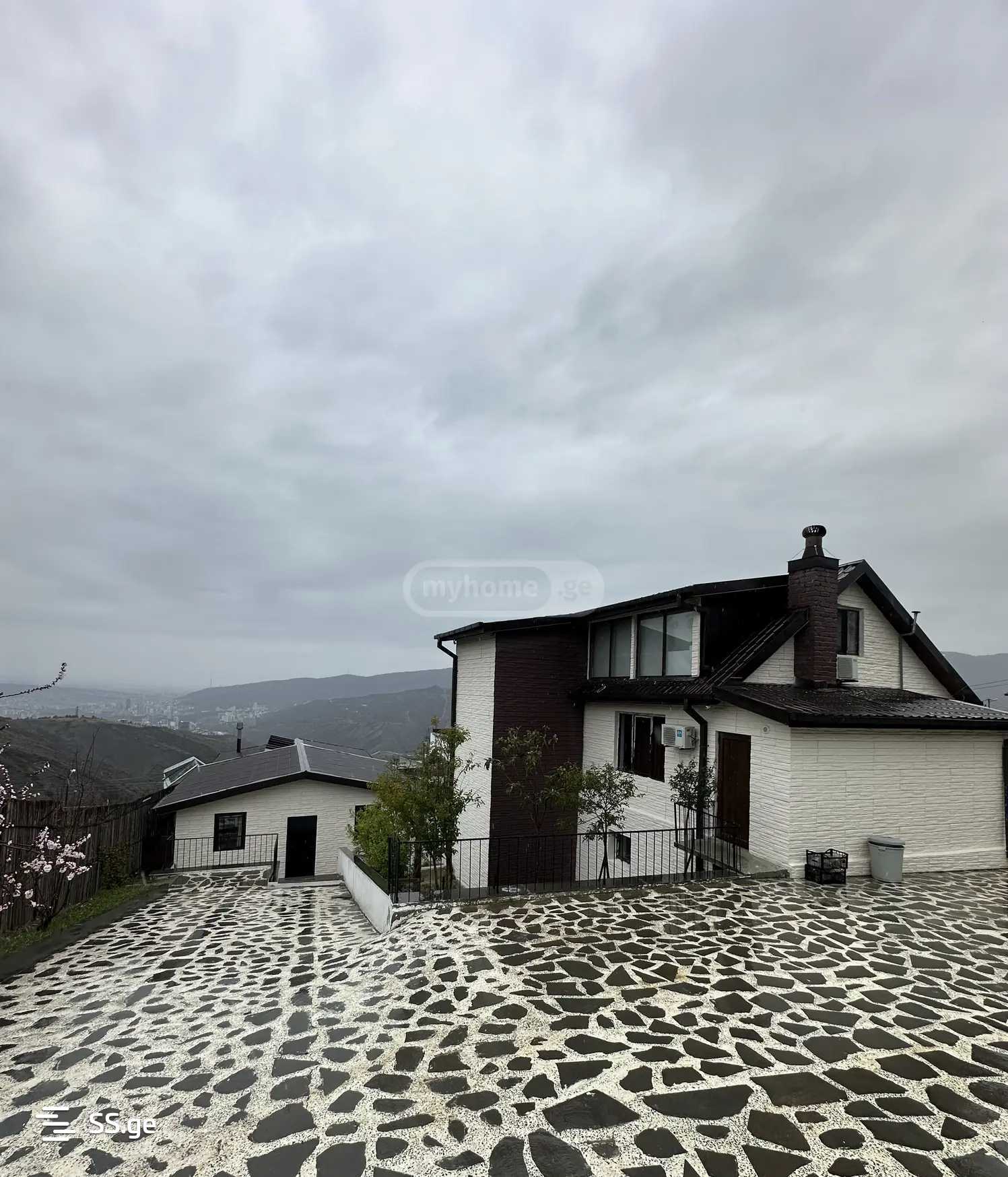 8 Room Private House For Rent. Napetvrebi view 3