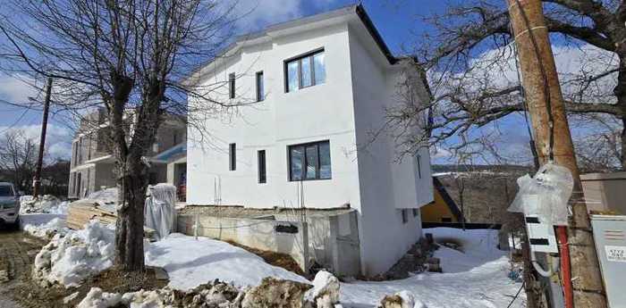 8 room Private House For Sale. Kojori