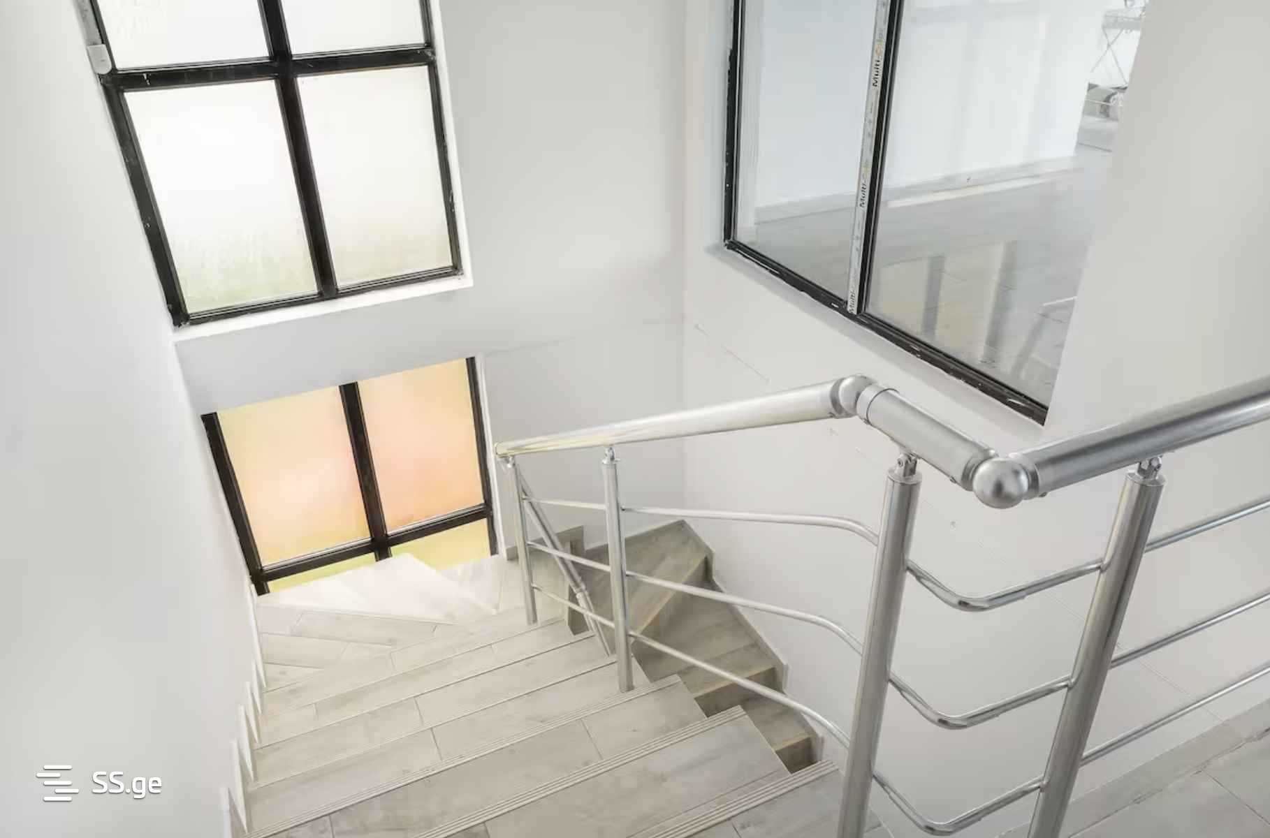 8 Room Private House For Sale view 7