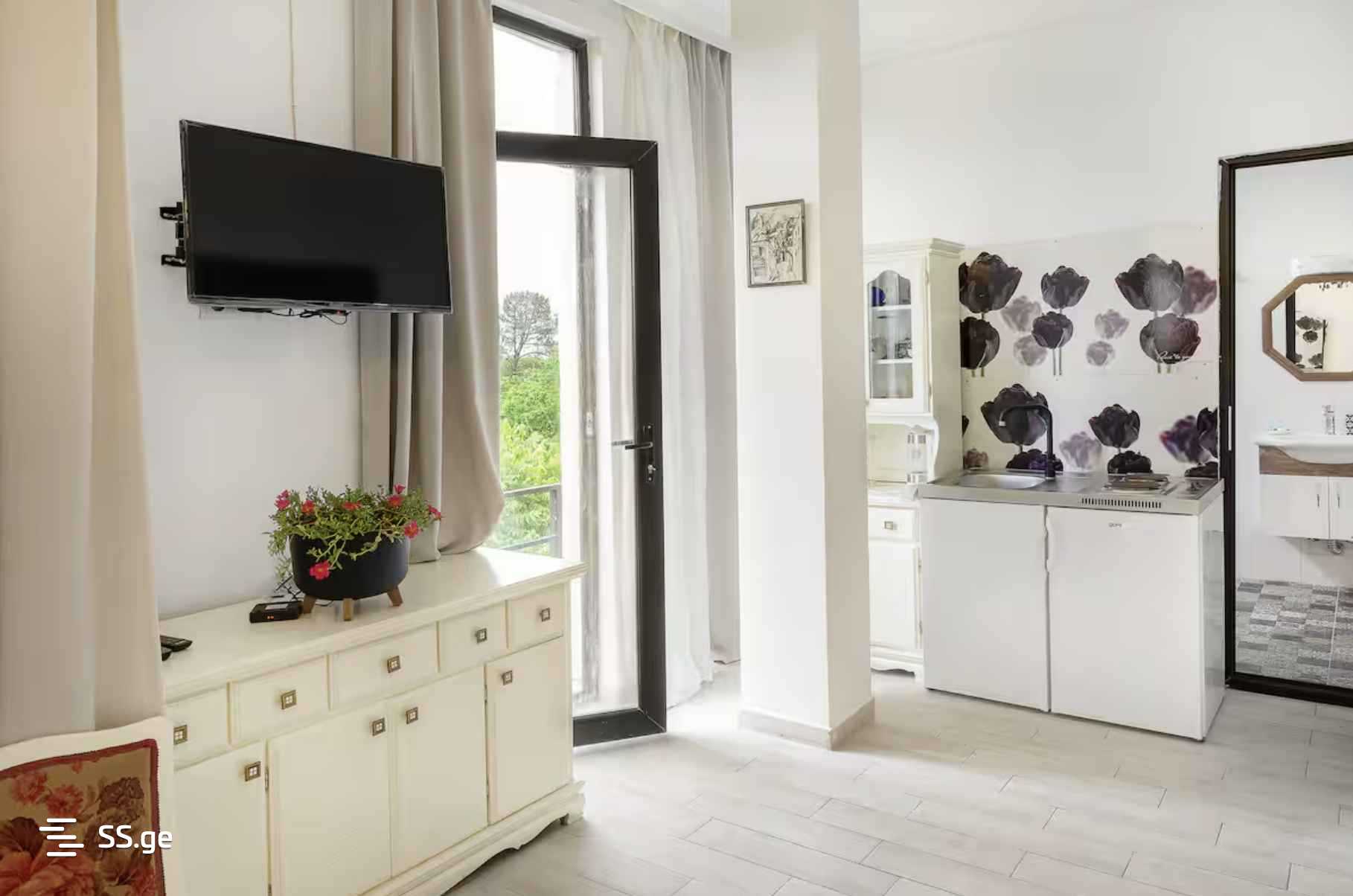 8 Room Private House For Sale view 3