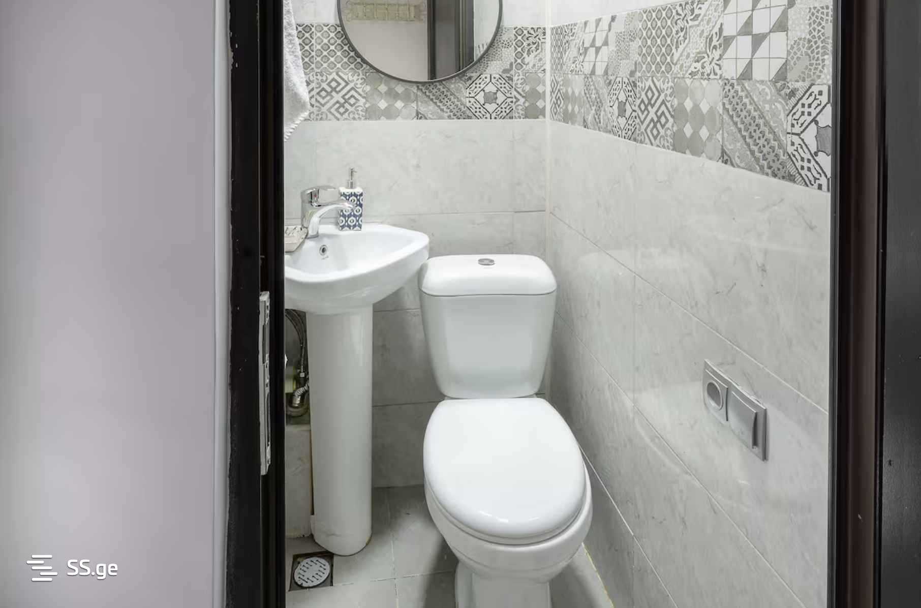 8 Room Private House For Sale view 12